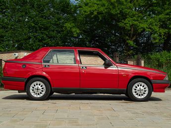  Voir détails -Alfa romeo 75  à Saint-Marcel-de-Flines (42)