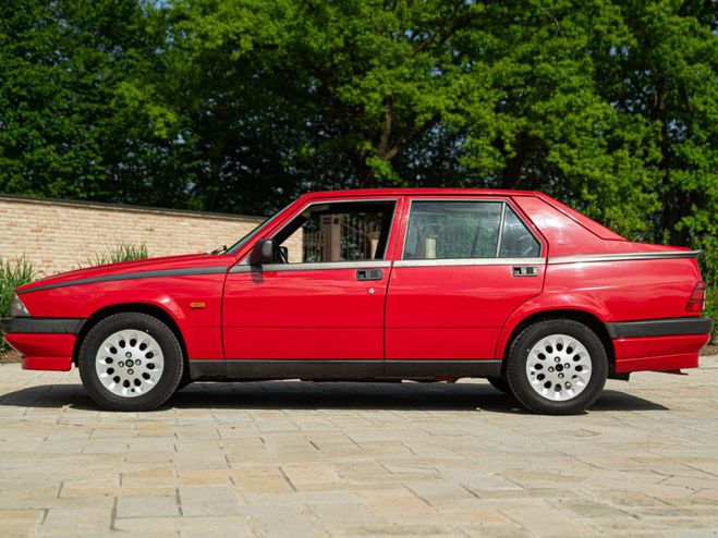 Alfa romeo 75  ROSSO de 1991