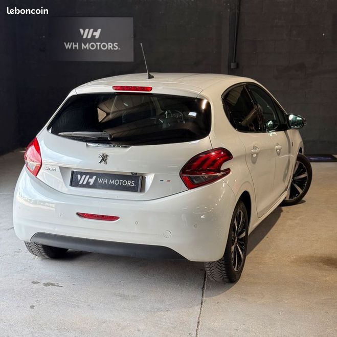 Peugeot 208 bluehdi 100ch tech edition Blanc de 2019
