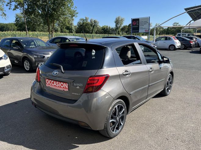Toyota Yaris Hybride 100h - BVA e-CVT Collection GTIE GRIS CLAIR de 2017