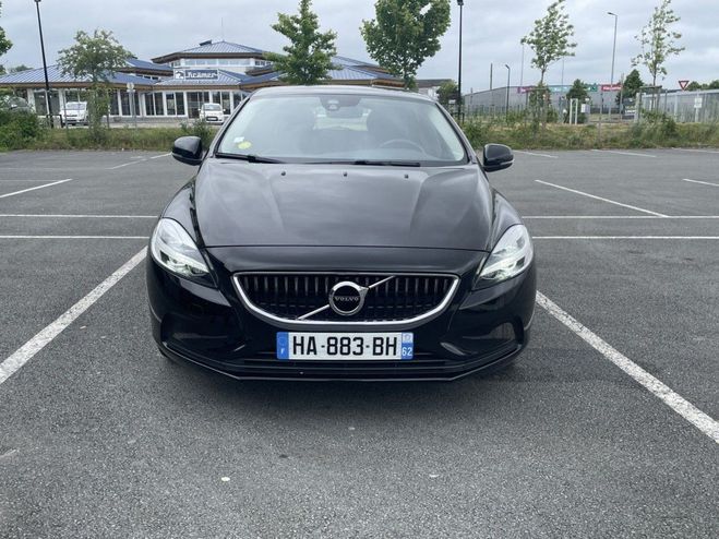 Volvo V40 D2 ADBLUE 120CH MOMENTUM GEARTRONIC Noir de 2019