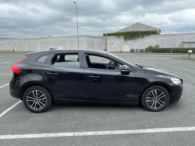 Volvo V40 D2 ADBLUE 120CH MOMENTUM GEARTRONIC Noir de 2019
