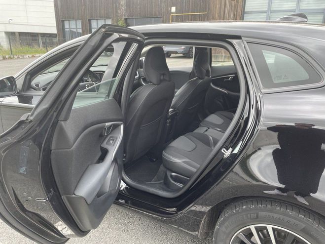 Volvo V40 D2 ADBLUE 120CH MOMENTUM GEARTRONIC Noir de 2019
