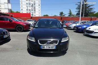  Voir détails -Volvo V50 2.0 D 136CH MOMENTUM à Villefranche-sur-Sane (69)