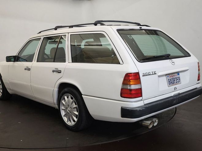 Mercedes 300 TE Blanc de 1992