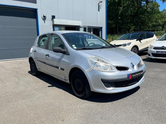 Renault Clio 1.5 dCi - 85CH III Expression VENDU A MA GRIS CLAIR de 2006