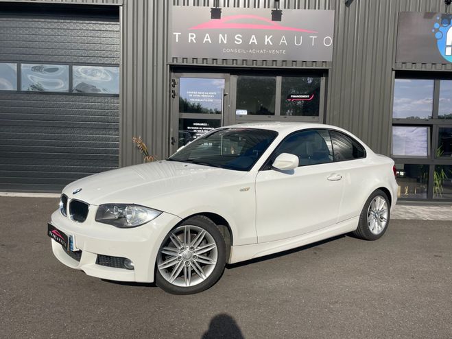 BMW Serie 1 coupe e82 120d 177 ch sport design avec  BLANC de 2009