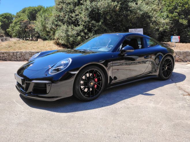 Porsche 911 GTS 450 chevaux noir de 2017