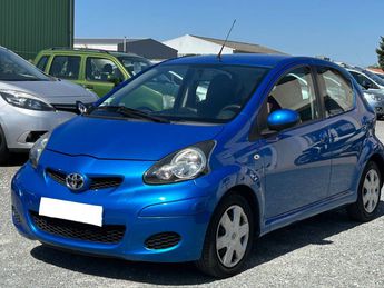  Voir détails -Toyota Aygo 1.0 VVT-i 68ch Confort 5p à Saint-Mdard-d'Aunis (17)