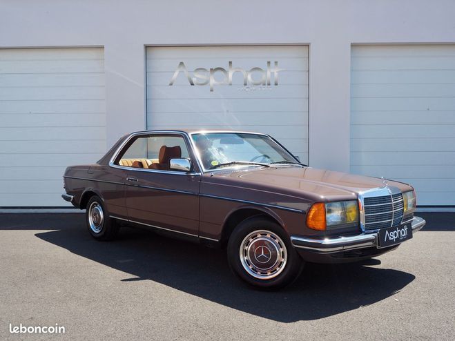 Mercedes 230 230C Coup 1977 BVM4 Marron de 1977