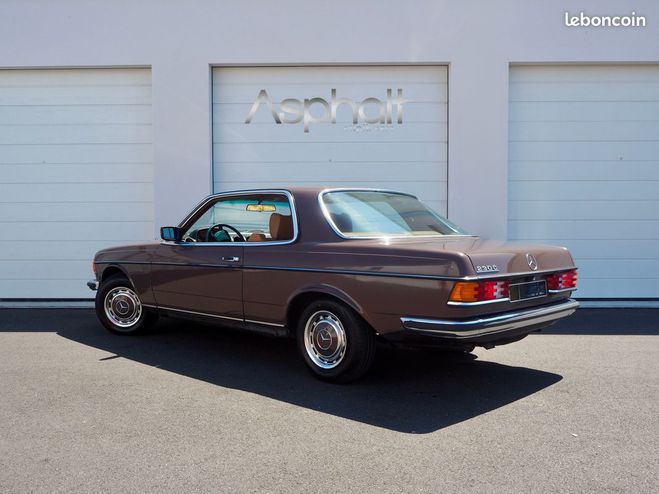 Mercedes 230 230C Coup 1977 BVM4 Marron de 1977