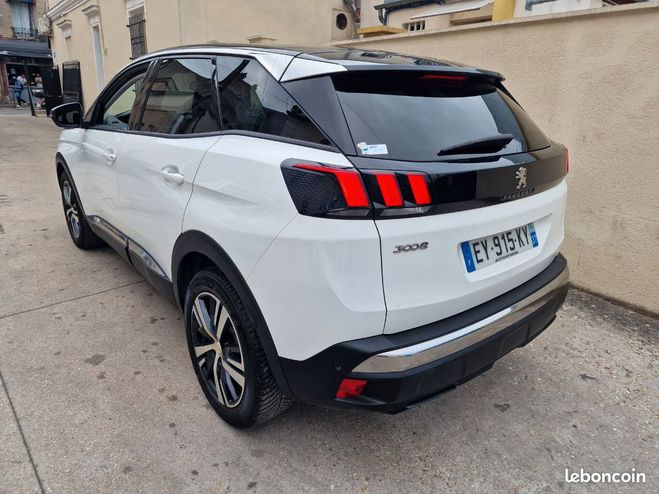 Peugeot 3008 essence 130ch s&s allure garantie 12-moi Blanc de 2018