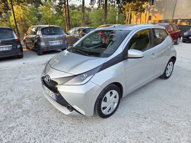 Toyota Aygo x-play Gris de 2017