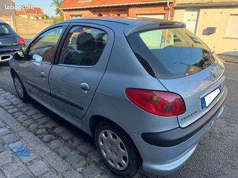  Voir détails -Peugeot 206 1.2 i essence enfant terrible 1e main 60 à Armentires (59)