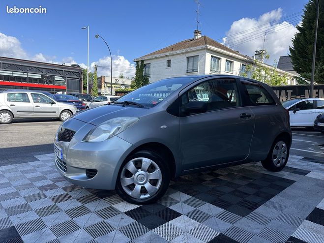 Toyota Yaris 1.0 VVT-I 68CH 3P Gris de 2006