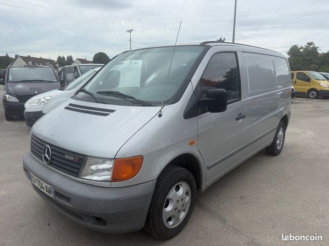 Mercedes Vito FG 108 D Gris de 1998