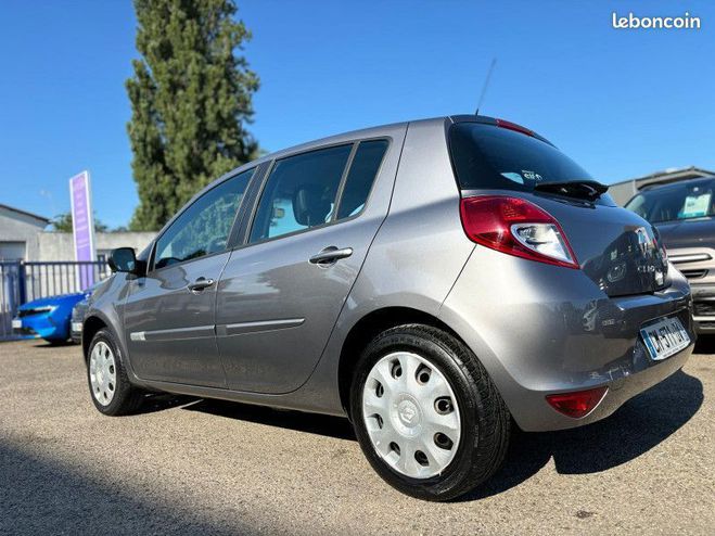 Renault Clio III 1.2 16V 75CH EXPRESS CLIM 5P Gris de 2012