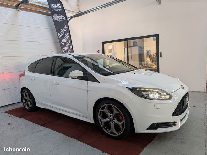 Ford Focus ST 2.0 EcoBoost 250 Full Options (Cuir,  Blanc de 2014