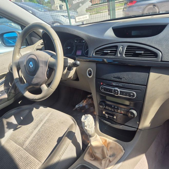 Renault Laguna II (2) 2.0 16V 135 DYNAMIQUE TRES BELLE Beige de 2005