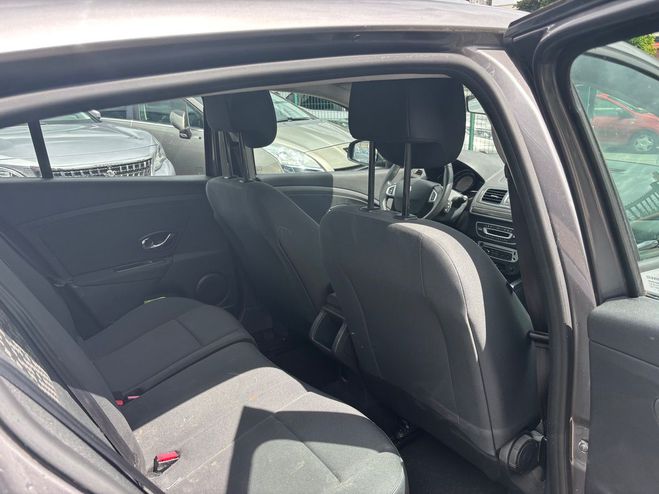 Renault Megane III (3) 1.5 DCI 110 ENERGY AKAJU ECO2 BE Gris fonc de 2012