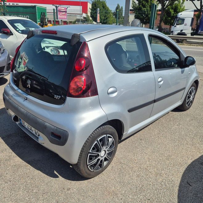 Peugeot 107 (3) 1.0 12V 68 ENVY 5P 80000KM AN2014 BE Gris de 2014