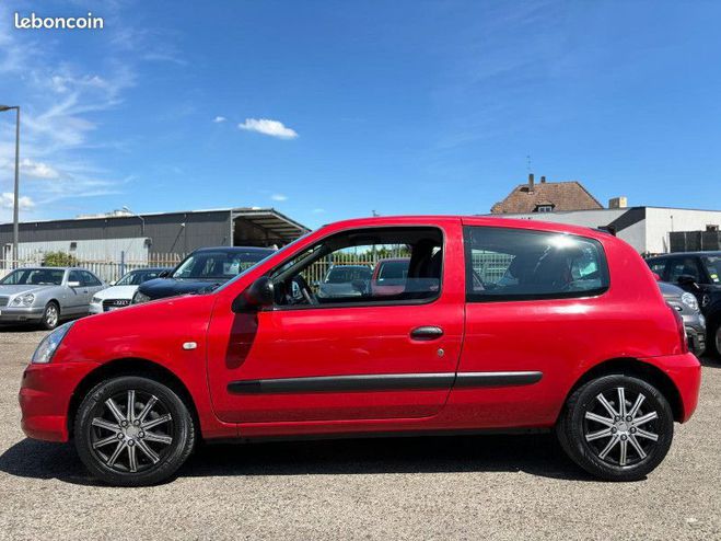 Renault Clio II CAMPUS 1.2 16V 75CH [URL masque pour Rouge de 2011