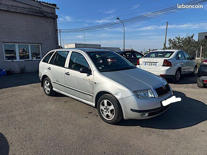 Skoda Fabia BREAK 1.4 16V 75CH COMFORT Gris de 2001