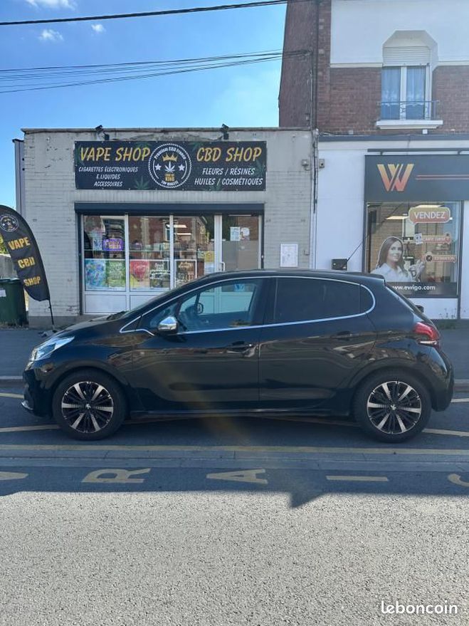 Peugeot 208 GENERATION-I 1.2 PURETECH 110 TECH EDITI Noir de 2019