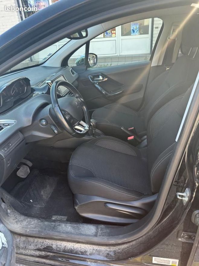 Peugeot 208 GENERATION-I 1.2 PURETECH 110 TECH EDITI Noir de 2019
