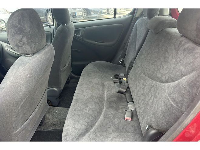 Toyota Yaris 85 VVT-i Lina Sol BVA Rouge de 2002