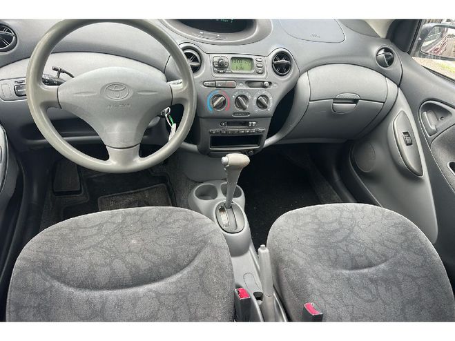 Toyota Yaris 85 VVT-i Lina Sol BVA Rouge de 2002