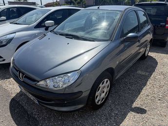  Voir détails -Peugeot 206 1.6 16v Trendy BAa à Saint-Priest (69)