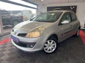  Voir détails -Renault Clio III 1.5 dCi 105 Dynamique à Creuzier-le-Vieux (03)