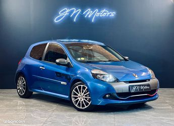  Voir détails -Renault Clio RS 3 (2) 2.0 16v 203 luxe DEUXIEME main  à Thoiry (78)
