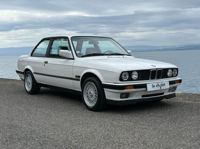 BMW Serie 3 E30 318iS 136cv Blanche de 1990