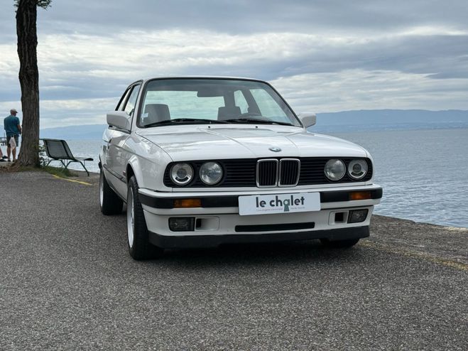 BMW Serie 3 E30 318iS 136cv Blanche de 1990