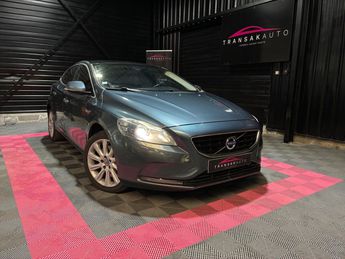  Voir détails -Volvo V40 d3 150 r-design geartronic a à Douai (59)