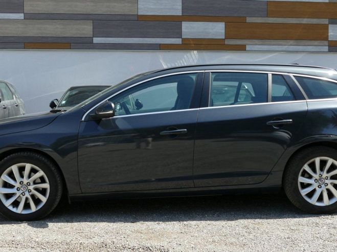 Volvo V60 D4 181 Ch MOMENTUM GEARTRONIC BVA Gris de 2014