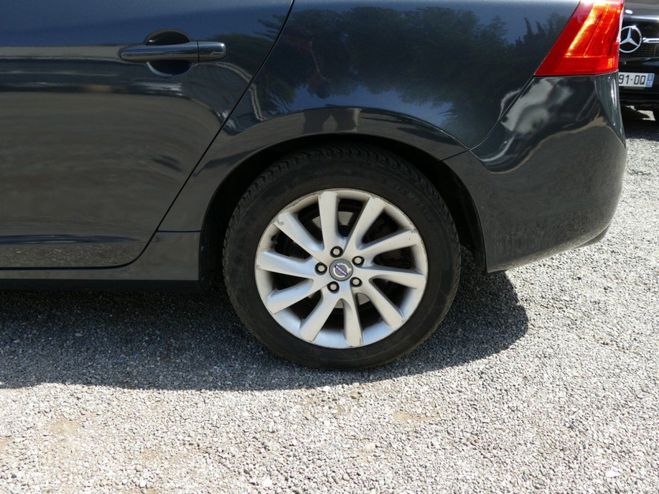 Volvo V60 D4 181 Ch MOMENTUM GEARTRONIC BVA Gris de 2014