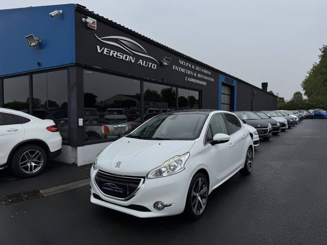 Peugeot 208 1.6 e-HDi 115 FELINE GPS TOIT PANO LED C BLANC de 2014