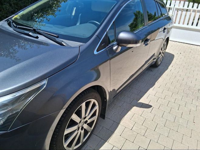 Toyota Avensis Touring Sports GRISE de 2014