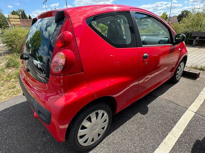 Peugeot 107  1.0e 12V 68ch BLUE LION Urban ROUGE de 2008