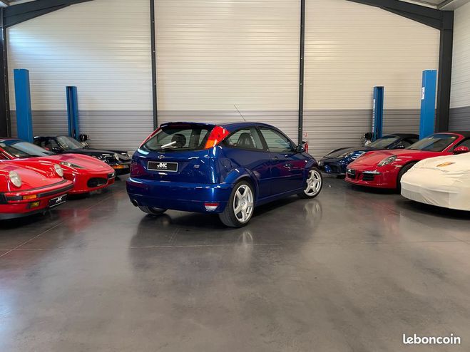 Ford Focus RS Mk1 215 cv Collector Jantes 18?? Doss Bleu de 2004