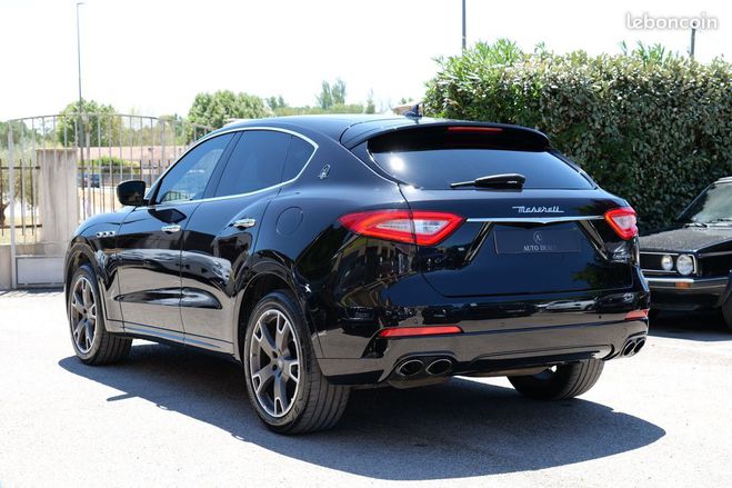 Maserati Levante 3.0 v6 275 ch 1er main suivi Noir de 2016