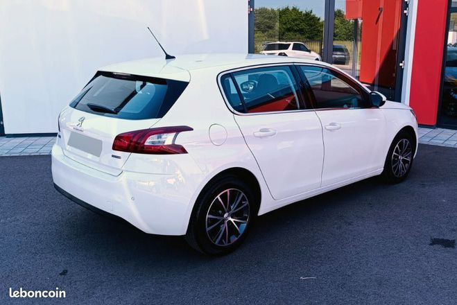 Peugeot 308 II 1.2 e-THP 12V 130ch Blanc de 2016