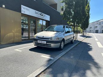  Voir détails -Renault Clio 1.2i à Nantes (44)