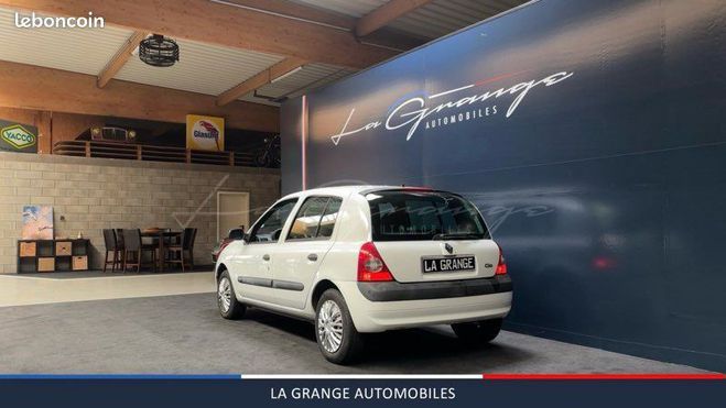 Renault Clio  Blanc de 2004