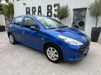  Voir détails -Peugeot 206 1.4i   BERLINE Urban à  Le Muy (83)