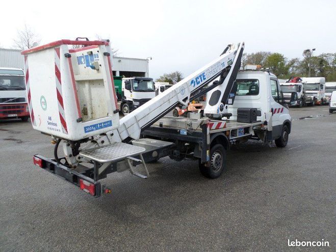 Iveco Daily 35990 ht nacelle CTE B18HV 18m  de 2020