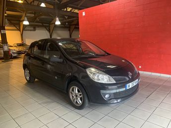 Voir détails -Renault Clio III 1.2 16v 75ch Expression 5p à  Le Havre (76)